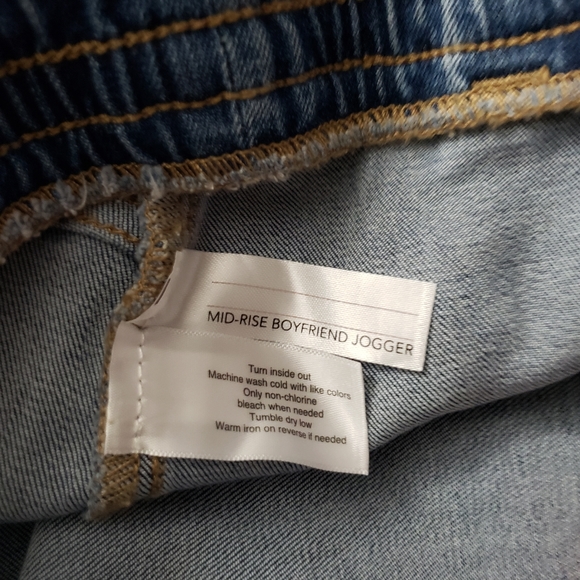 LANE BRYANT DISTRESSED BOYFRIEND JOGGERS MID-RISE (NWT) MEDIUM WASH - Picture 5 of 5